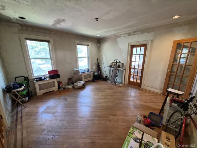 19404 110th Road, Saint Albans, NY 11412