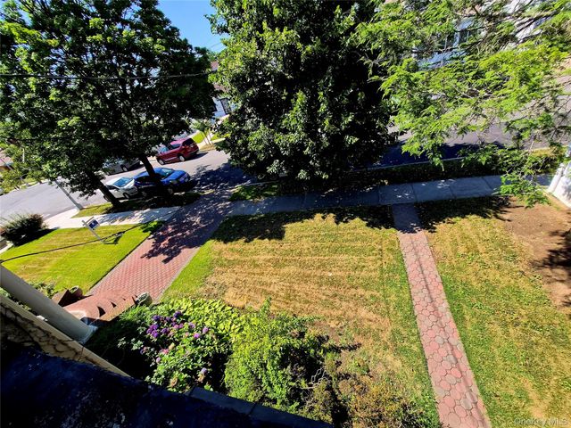 19404 110th Road, Saint Albans, NY 11412