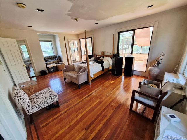 19404 110th Road, Saint Albans, NY 11412