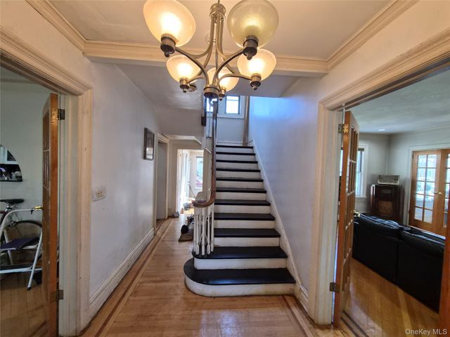 19404 110th Road, Saint Albans, NY 11412