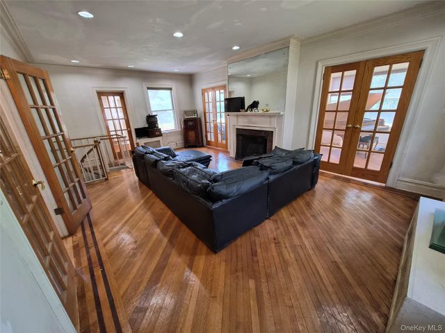 19404 110th Road, Saint Albans, NY 11412