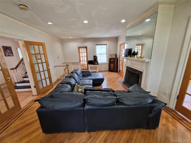 19404 110th Road, Saint Albans, NY 11412
