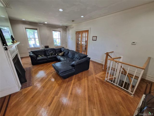 19404 110th Road, Saint Albans, NY 11412