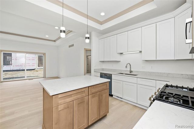 21963 Deer Brook Dr Drive 1, Southfield, MI 48075