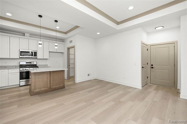 21963 Deer Brook Dr Drive 1, Southfield, MI 48075