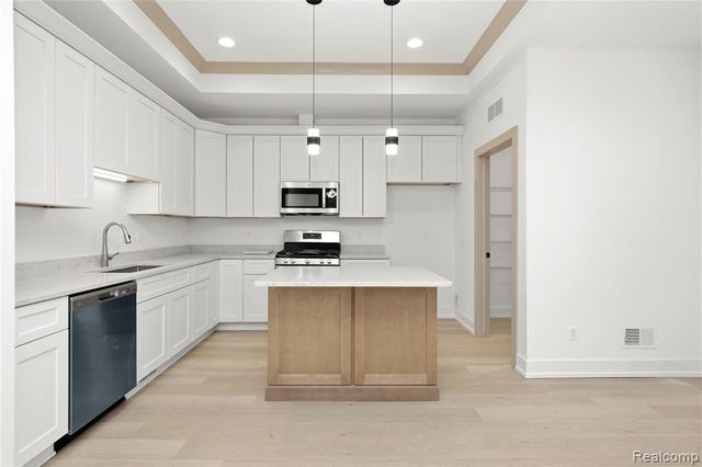 21963 Deer Brook Dr Drive 1, Southfield, MI 48075