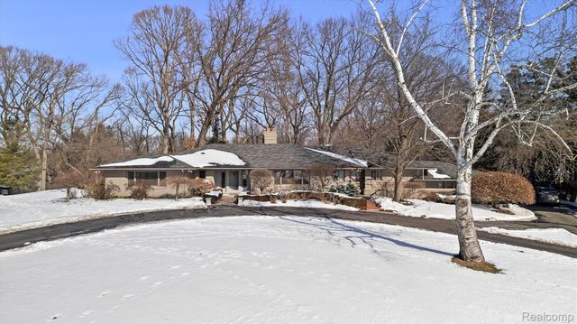 664 Rudgate Road, Bloomfield Charter Township, MI 48304