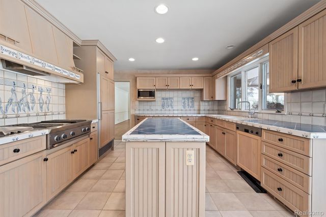 664 Rudgate Road, Bloomfield Charter Township, MI 48304