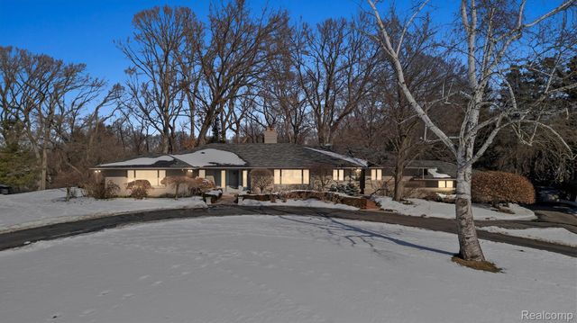 664 Rudgate Road, Bloomfield Charter Township, MI 48304