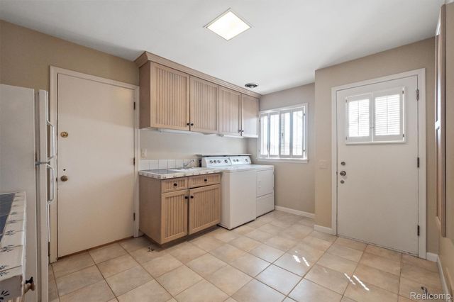 664 Rudgate Road, Bloomfield Charter Township, MI 48304