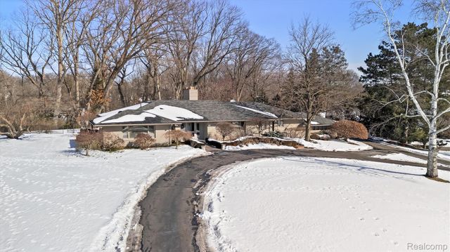 664 Rudgate Road, Bloomfield Charter Township, MI 48304