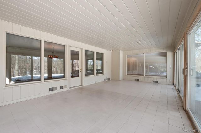 664 Rudgate Road, Bloomfield Charter Township, MI 48304
