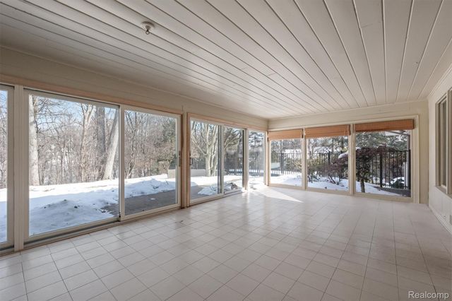 664 Rudgate Road, Bloomfield Charter Township, MI 48304