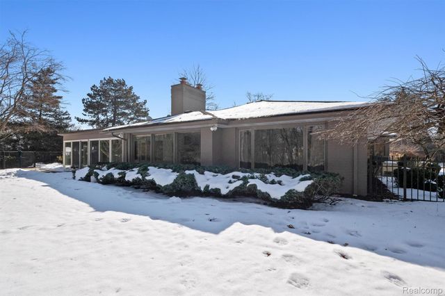 664 Rudgate Road, Bloomfield Charter Township, MI 48304