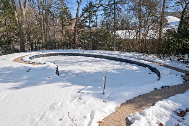 664 Rudgate Road, Bloomfield Charter Township, MI 48304