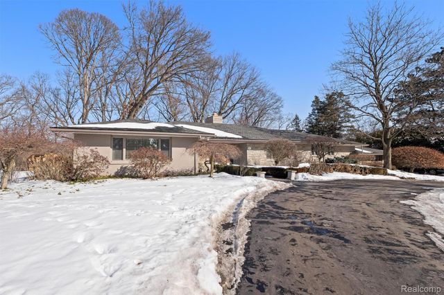 664 Rudgate Road, Bloomfield Charter Township, MI 48304
