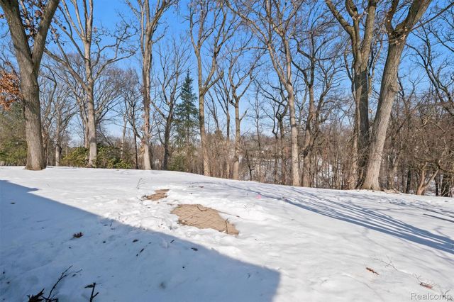 664 Rudgate Road, Bloomfield Charter Township, MI 48304