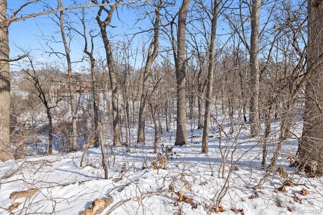 664 Rudgate Road, Bloomfield Charter Township, MI 48304