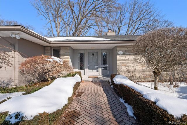 664 Rudgate Road, Bloomfield Charter Township, MI 48304