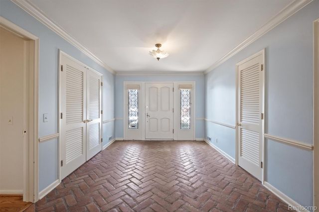 664 Rudgate Road, Bloomfield Charter Township, MI 48304
