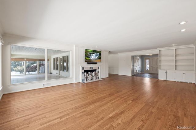 664 Rudgate Road, Bloomfield Charter Township, MI 48304