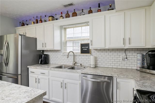 7505 Blue Sky Drive, Sellersburg, IN 47172
