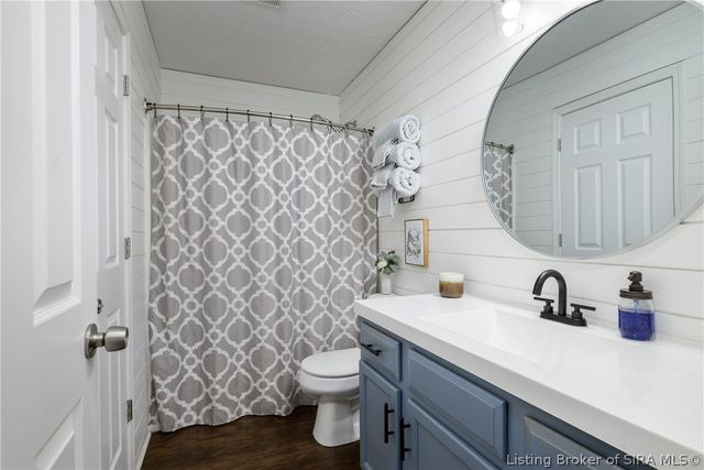 7505 Blue Sky Drive, Sellersburg, IN 47172