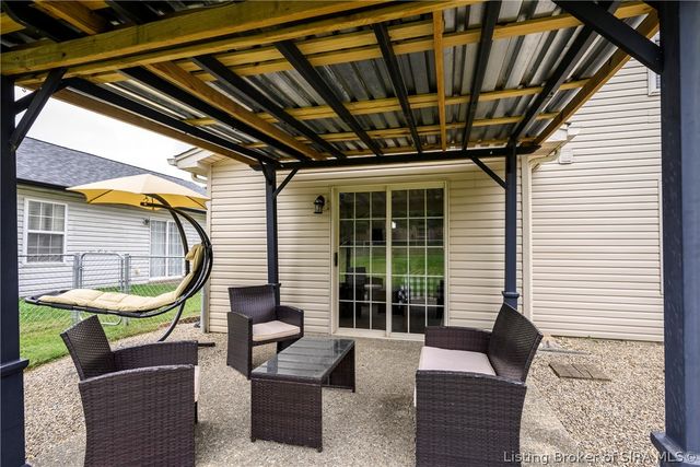 7505 Blue Sky Drive, Sellersburg, IN 47172