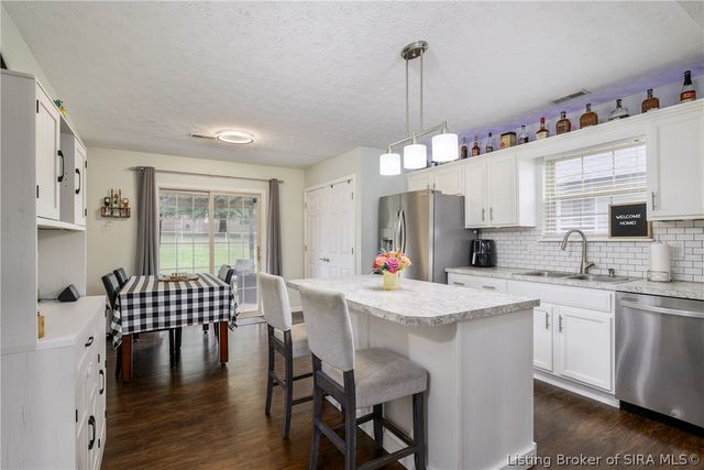 7505 Blue Sky Drive, Sellersburg, IN 47172