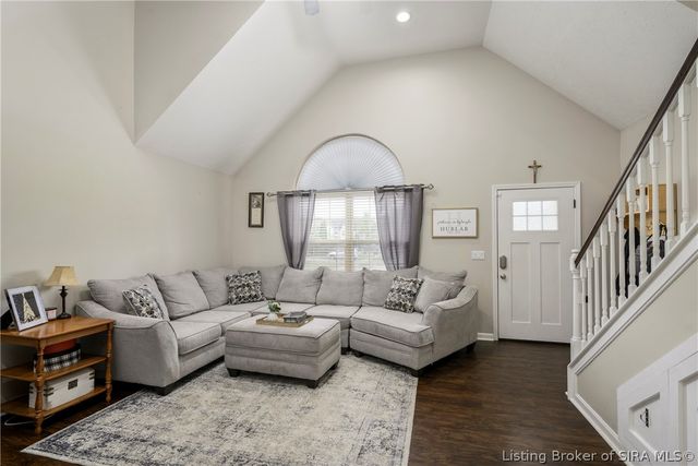 7505 Blue Sky Drive, Sellersburg, IN 47172