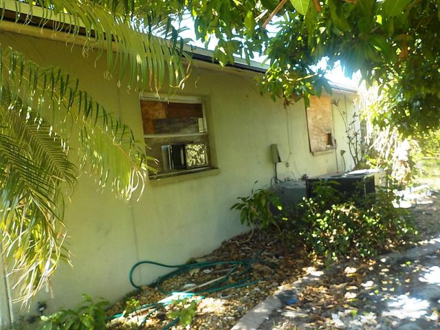 30 OAKLAND HILLS COURT, Rotonda West, FL 33947