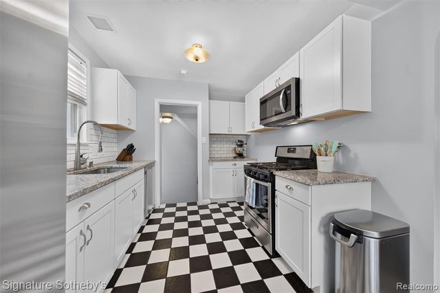 125 S Kenwood Avenue, Royal Oak, MI 48067