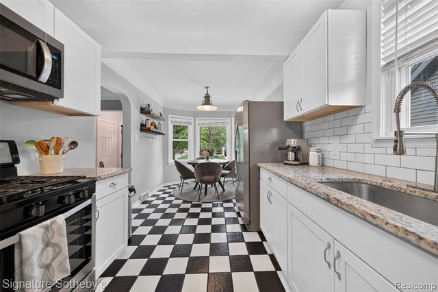 125 S Kenwood Avenue, Royal Oak, MI 48067