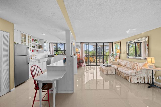 800 Jeffery Street 204, Boca Raton, FL 33487