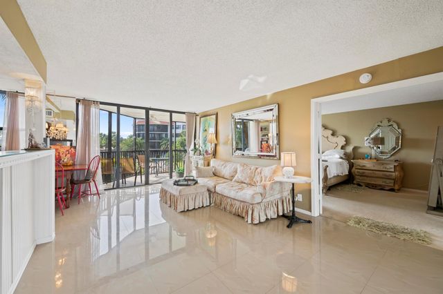 800 Jeffery Street 204, Boca Raton, FL 33487