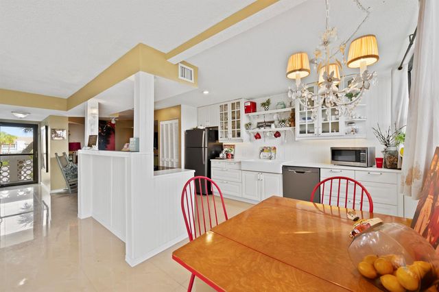 800 Jeffery Street 204, Boca Raton, FL 33487