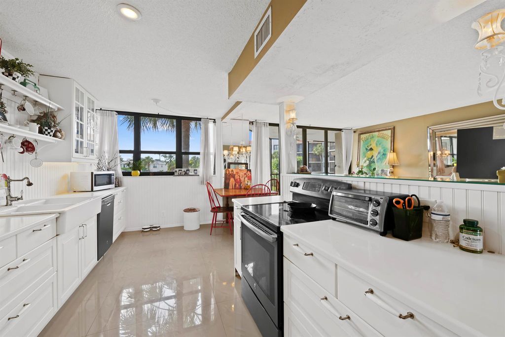 800 Jeffery Street 204, Boca Raton, FL 33487