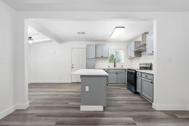 4843 N Doon Way, Fresno, CA 93726