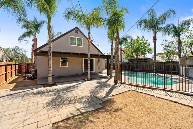 4843 N Doon Way, Fresno, CA 93726