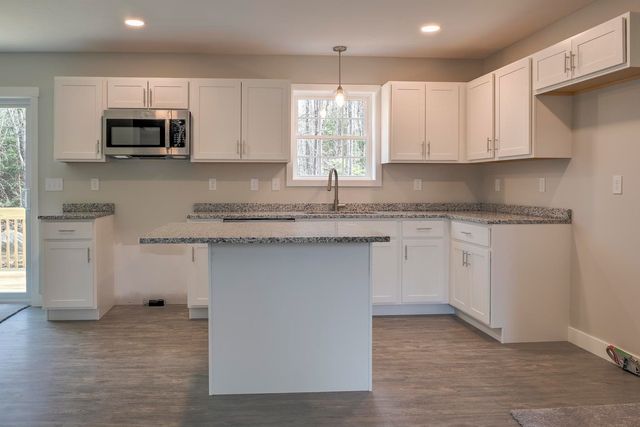 1 Ashley Avenue, Hinsdale, NH 03451