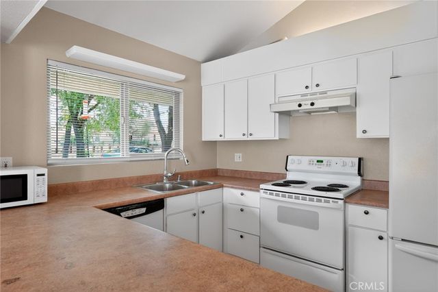 29266 Via Frontera Rd, Murrieta, CA 92563