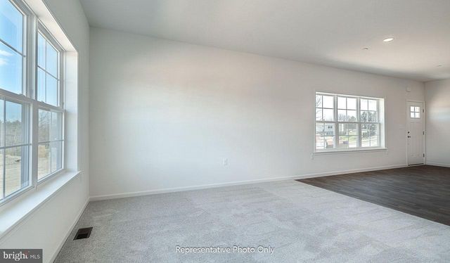 7827 OAK BROOK DR, Harrisburg, PA 17112