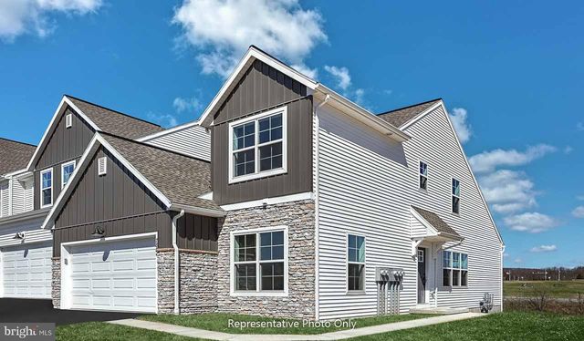 7827 OAK BROOK DR, Harrisburg, PA 17112