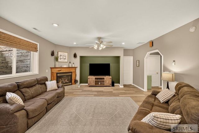 1061 N 1200 E, Shelley, ID 83274
