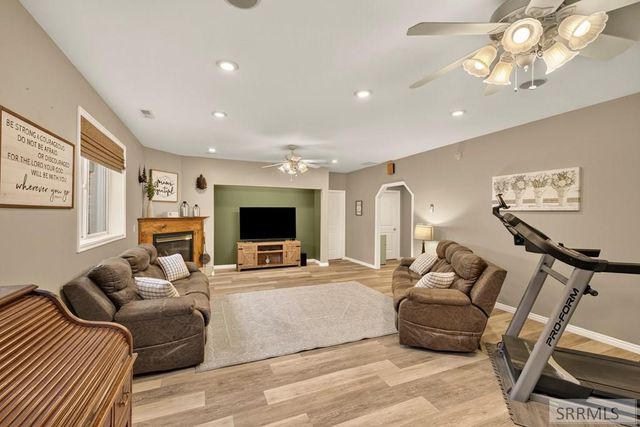 1061 N 1200 E, Shelley, ID 83274