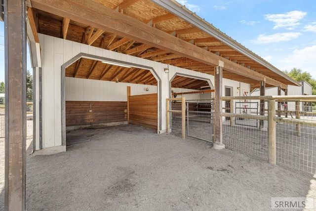 1061 N 1200 E, Shelley, ID 83274