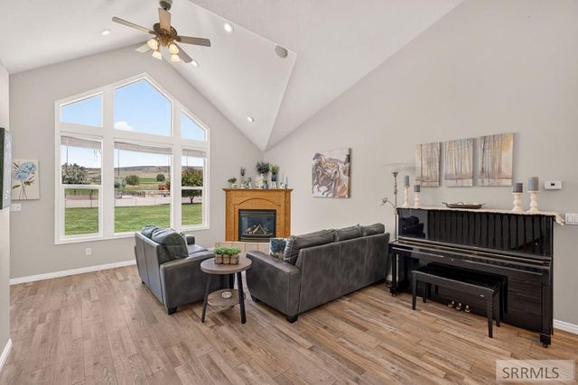 1061 N 1200 E, Shelley, ID 83274