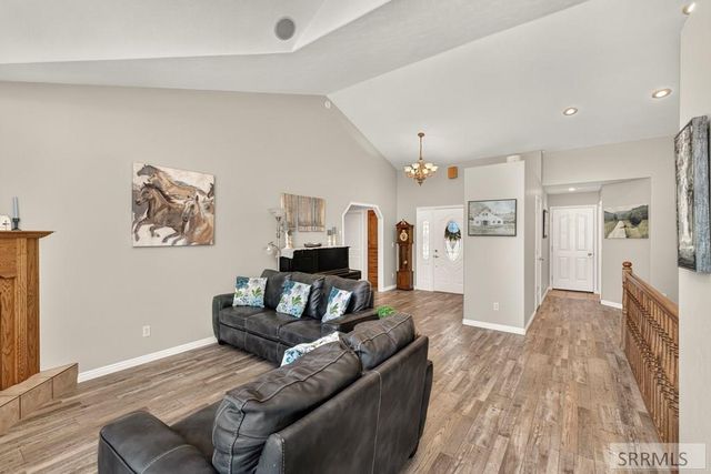1061 N 1200 E, Shelley, ID 83274
