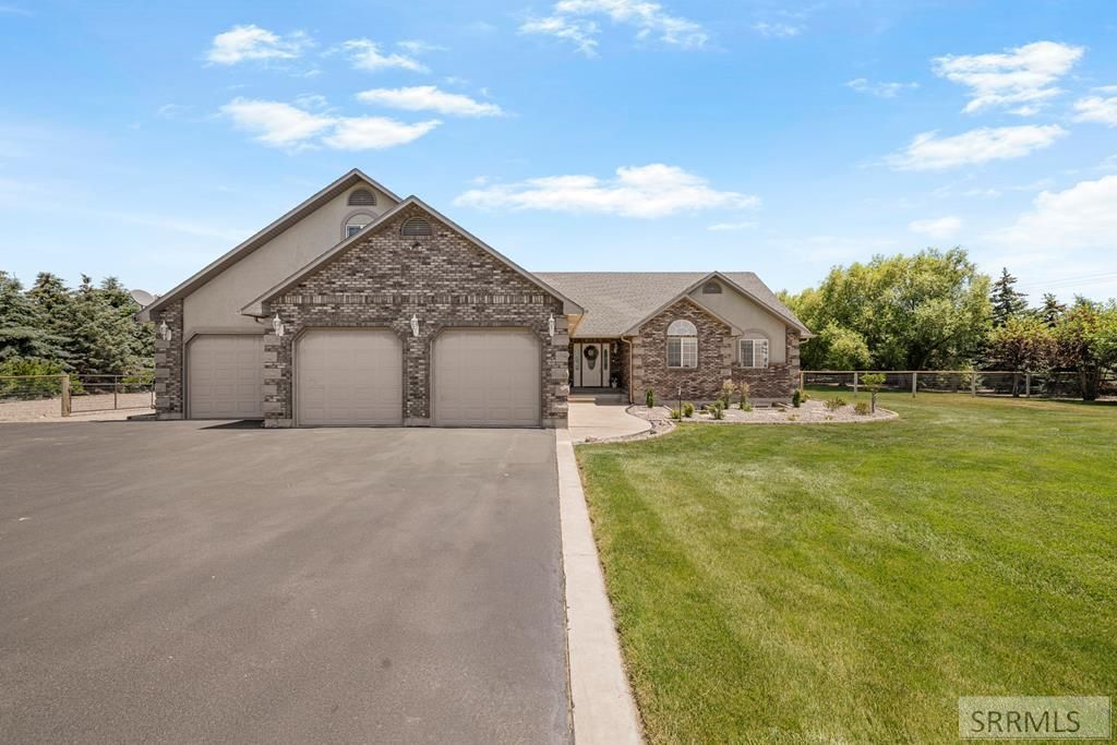1061 N 1200 E, Shelley, ID 83274