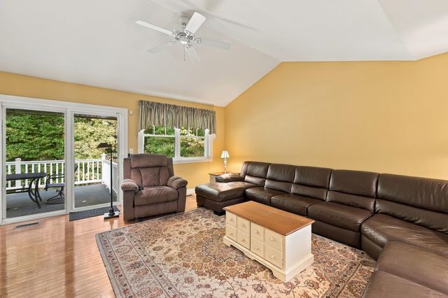 33 Reflection Drive, Hudson, NH 03051